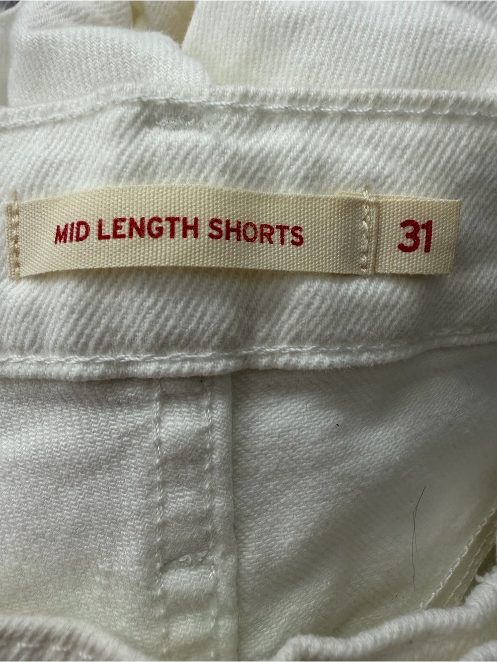 Levi’s Women’s Classic White Mid Length Denim Shorts Size 31 - Picture 4 of 4